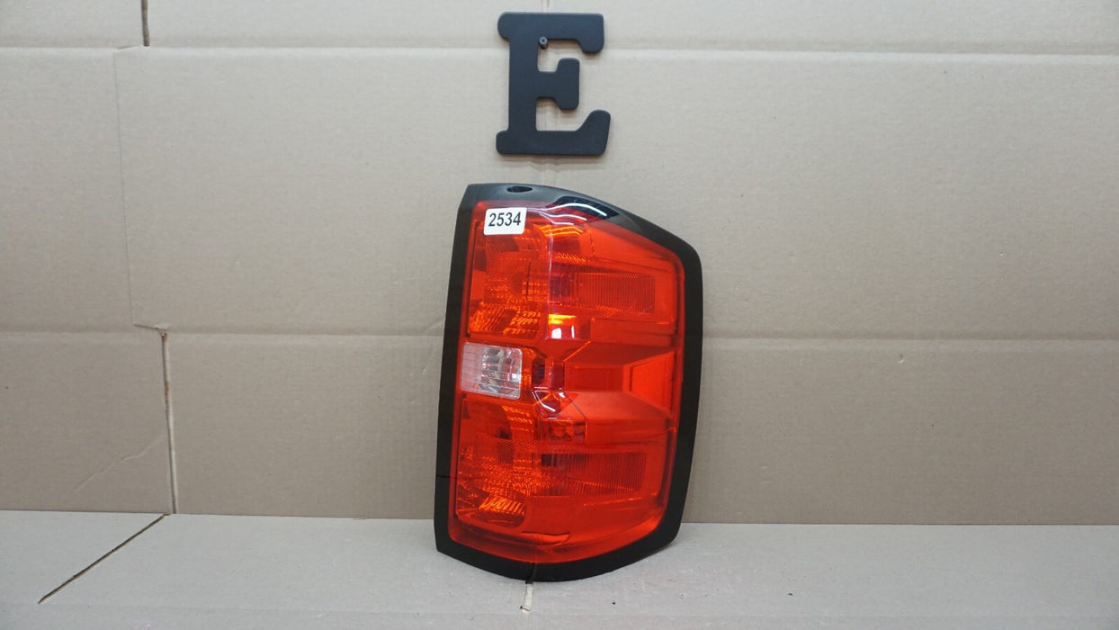 2014-2019 CHEVROLET SILVERADO REAR RIGHT PASSENGERS TAIL LIGHT OEM