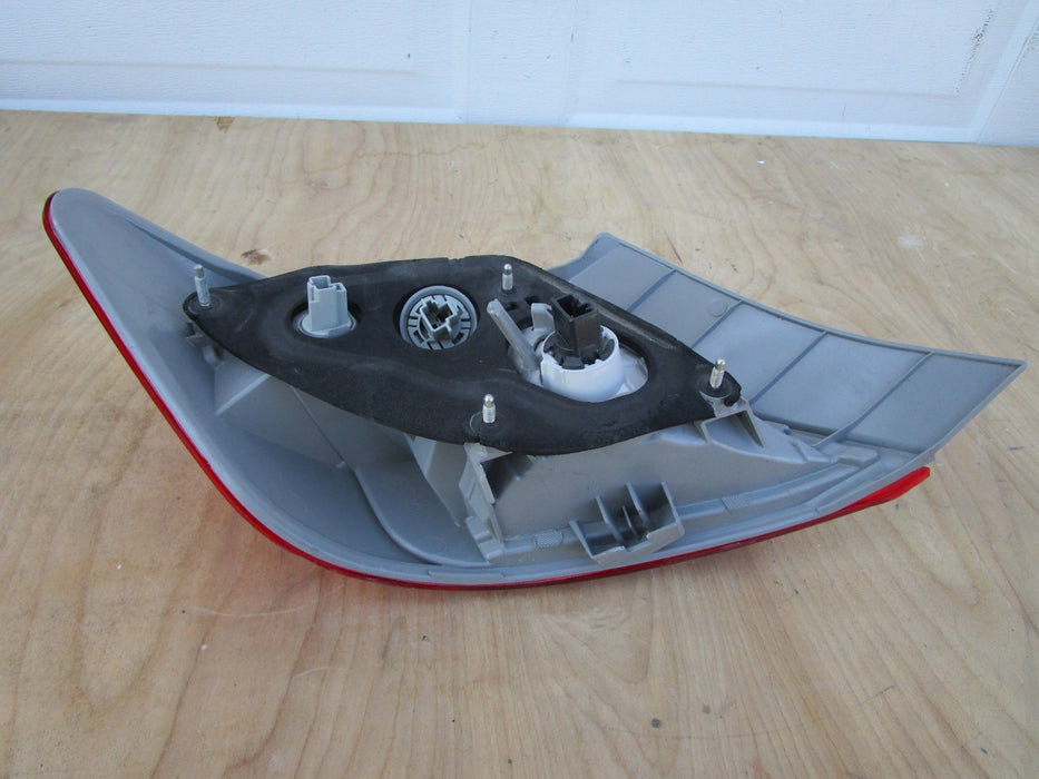 2012-2014 TOYOTA CAMRY REAR RIGHT PASSENGER SIDE TAIL LIGHT OUTER OEM