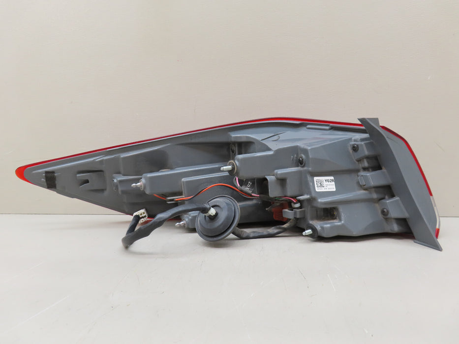 2017-2018 HYUNDAI ELANTRA REAR RIGHT PASSENGER SIDE OUTER TAIL LIGHT OEM