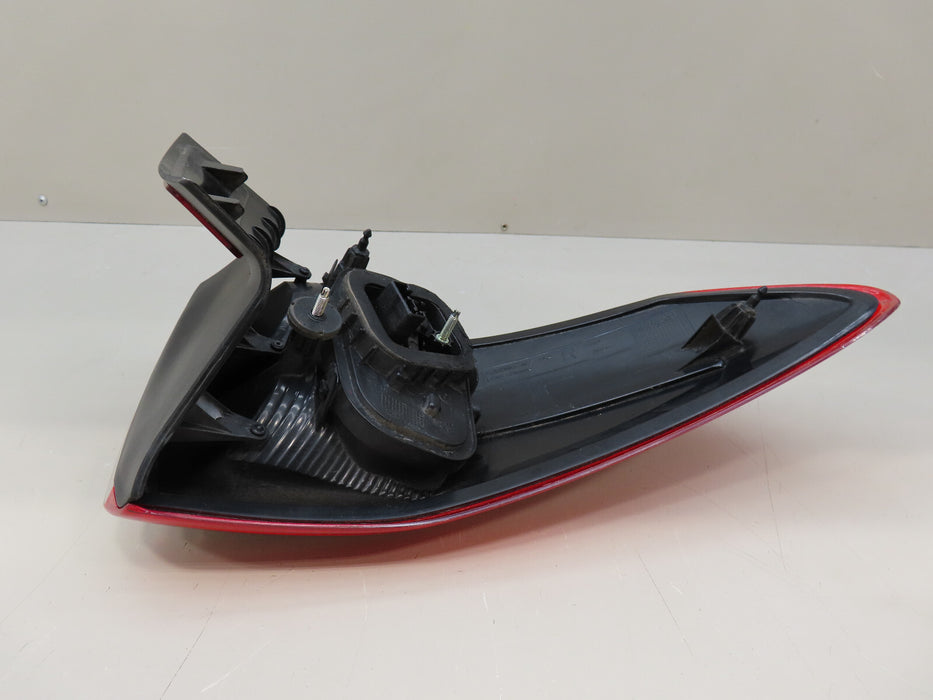 2013-2016 FORD C-MAX REAR RIGHT PASSENGER SIDE TAIL LIGHT OUTER OEM