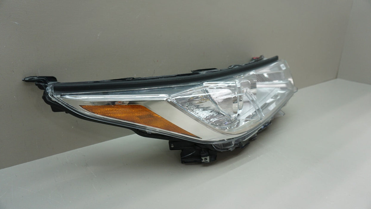 2017-2019 TOYOTA HIGHLANDER FRONT RIGHT PASSENGER SIDE HEADLIGHT HALOGEN OEM