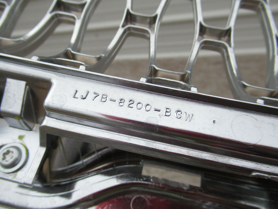 2020 - 2021 LINCOLN CORSAIR FRONT BUMPER GRILLE W/ EMBLEM LJ7B-8150-ABW OEM
