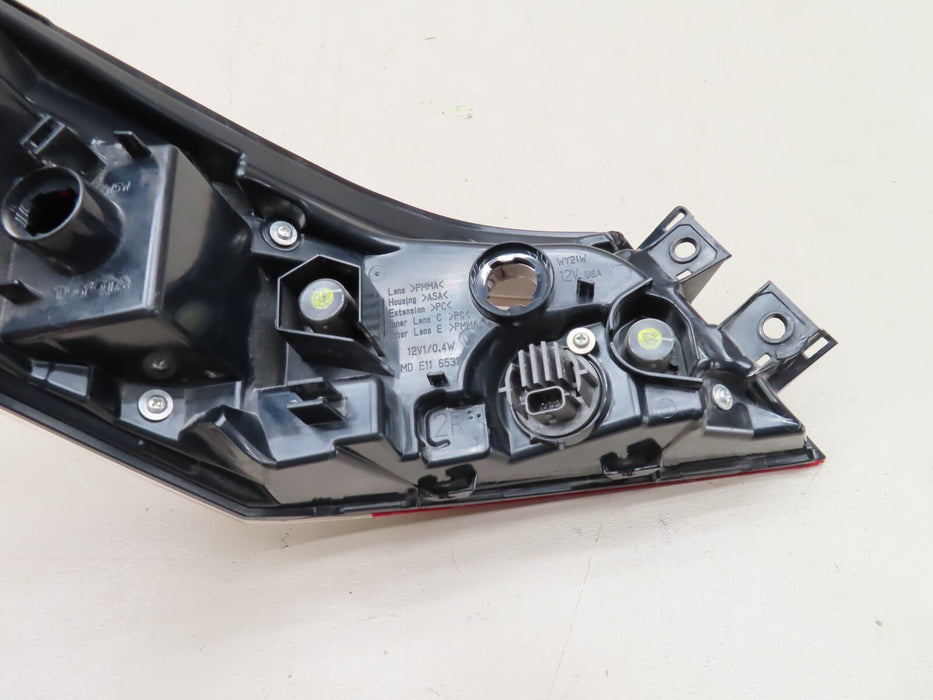 2018-2020 TOYOTA CAMRY REAR RIGHT PASSENGER SIDE TAILLIGHT LAMP ASSEMBLY OEM