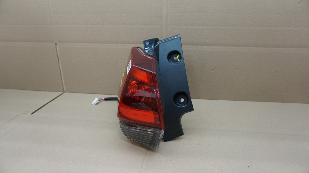 2017-2019 NISSAN ROGUE REAR LEFT DRIVERS SIDE OUTER TAIL LIGHT OEM 17 18 19