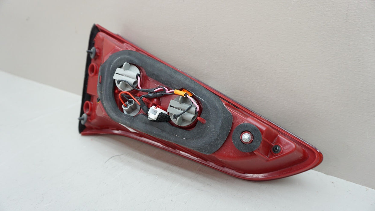 2016-2018 HYUNDAI TUCSON REAR RH RIGHT PASSENGER SIDE INNER TAIL LIGHT OEM