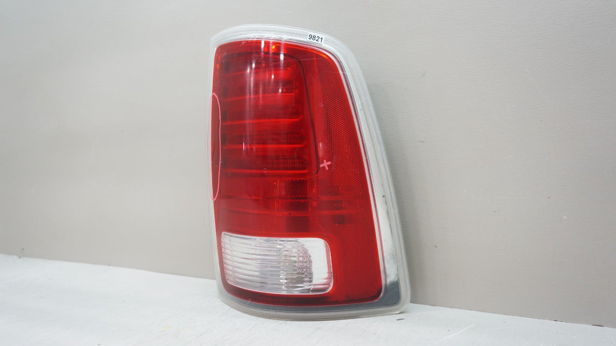 2013-2018 DODGE RAM 1500 2500 3500 REAR RIGHT SIDE TAIL LIGHT OEM 50693B