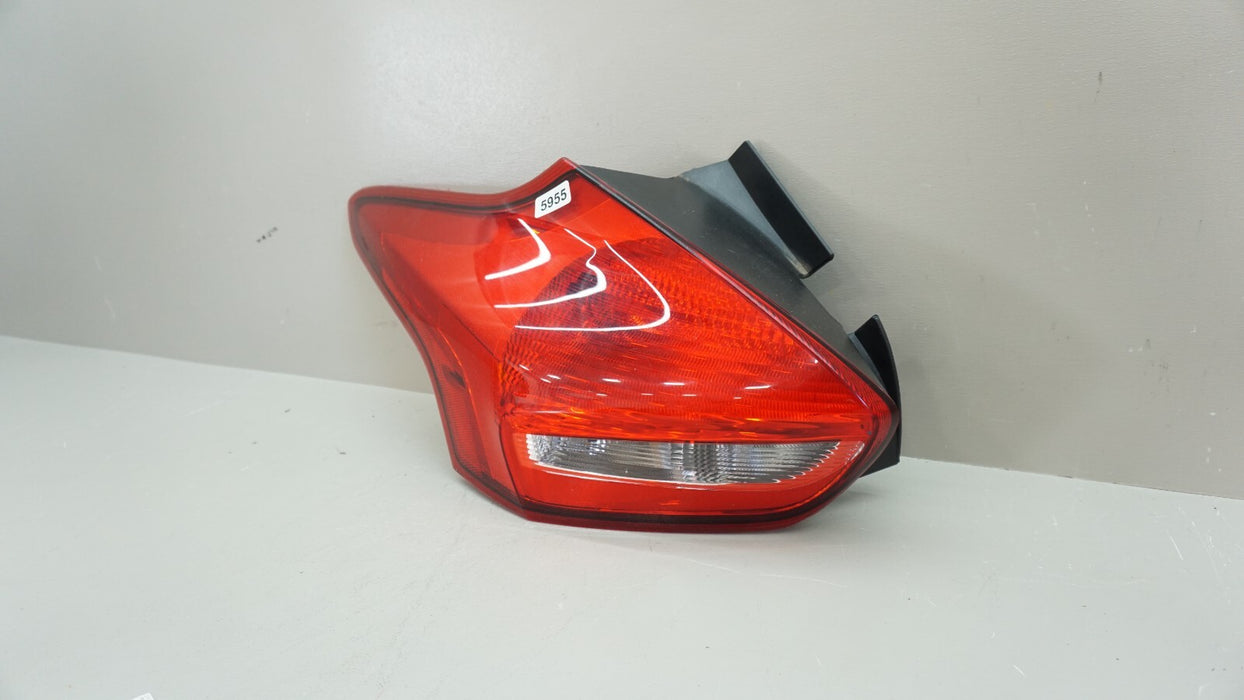 2015-2018 FORD FOCUS REAR LEFT DRIVERS SIDE HALOGEN TAIL LIGHT OEM F1EB13405G