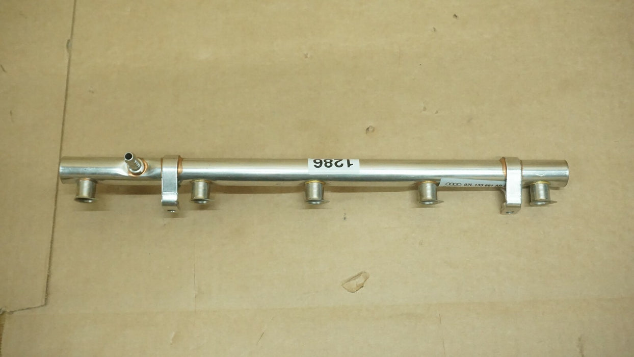 2018 AUDI R8 5.2L V10 RIGHT SIDE GASOLINE ENGINE FUEL INJECTOR RAIL RAMP OEM 18