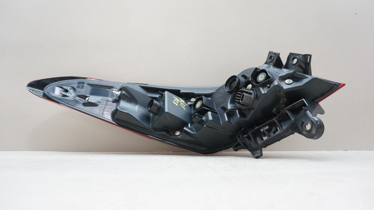 2018-2023 TOYOTA CAMRY REAR RIGHT PASSENGER SIDE OUTER TAIL LIGHT OEM