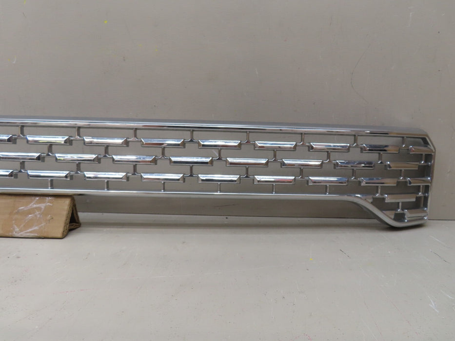 2020-2021 GMC SIERRA 3500 HD DENALI RADIATOR LOWER INSERT GRILLE OEM 84393048