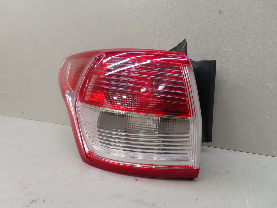 2013-2016 FORD ESCAPE REAR LEF DRIVER SIDE TAIL LIGHT LAMP HALOGEN OEM