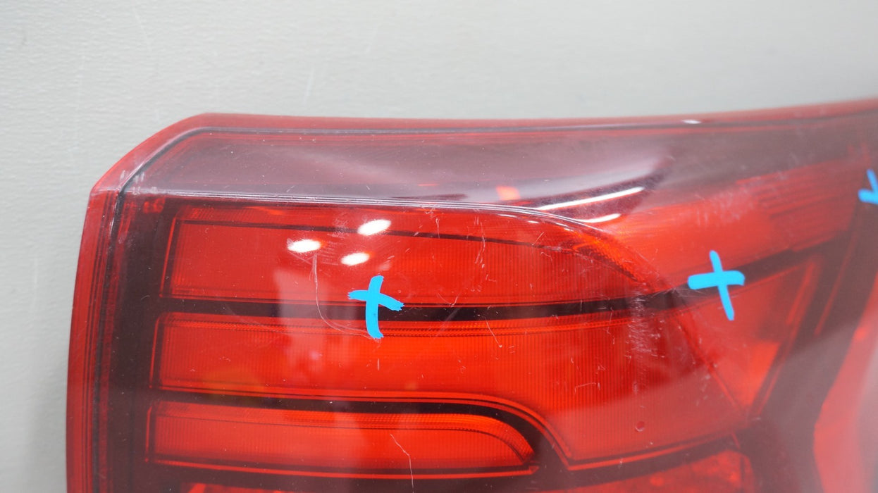 2016-2020 MITSUBISHI OUTLANDER REAR RIGHT PASSENGER SIDE OUTER TAIL LIGHT OEM