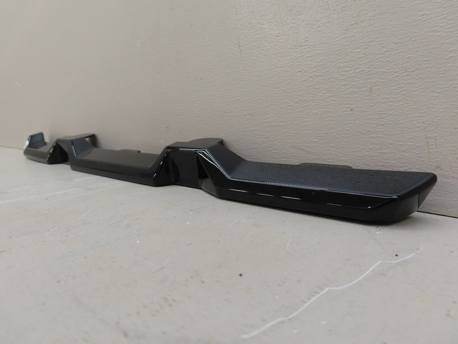 2022 2023 CHEVROLET SILVERADO 1500 FRONT GRILLE RH TRIM PIECE  OEM