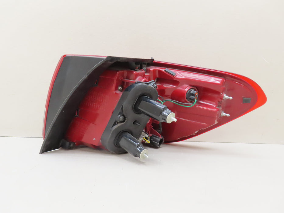 2016-2018 KIA SORENTO REAR LEFT DRIVER SIDE TAIL LIGHT OUTER OEM