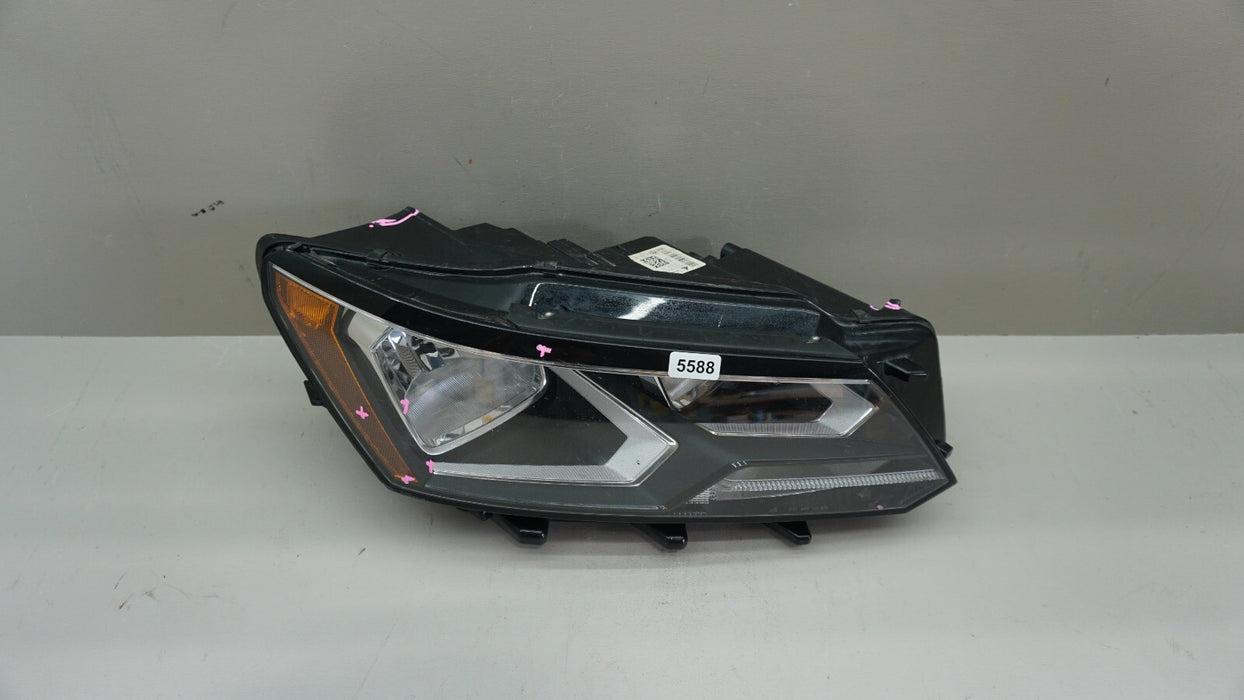 2016-2019 VOLKSWAGEN PASSAT FRONT RIGHT HEADLIGHT LAMP HALOGEN OEM 561941006E