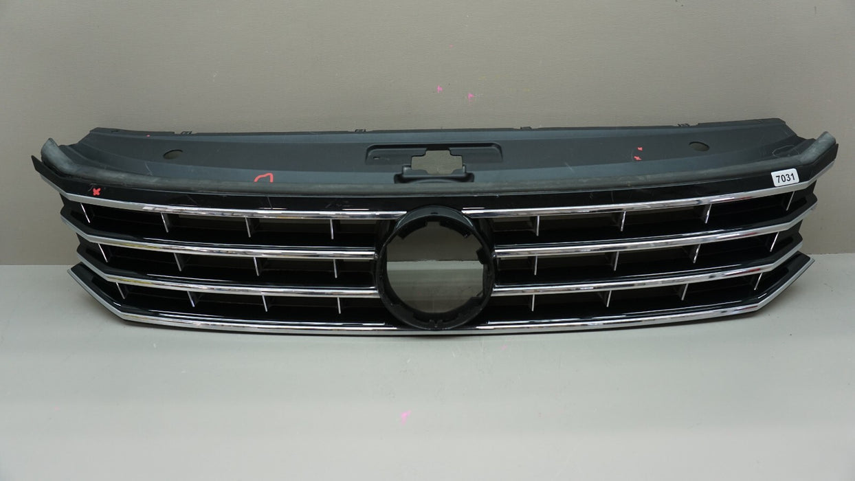 2016-2019 VOLKSWAGEN PASSAT FRONT UPPER MAIN GRILLE 516853653C OEM