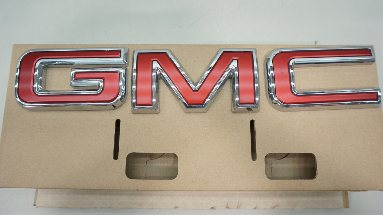 2025-2026 GMC YUKON / YUKON XL FRONT GRILLE EMBLEM BADGE OEM 85873630