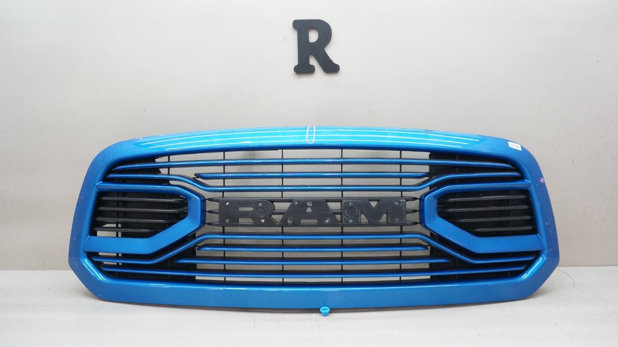 2013-2018 DODGE RAM 2500 3500 FRONT BUMPER RADIATOR GRILLE OEM