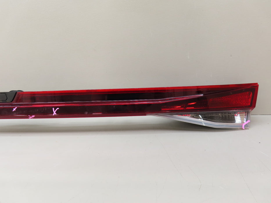 2021 2022 HYUNDAI ELANTRA REAR CENTER TAIL LIGHT LIFT GATE OEM LED 92409-AB000