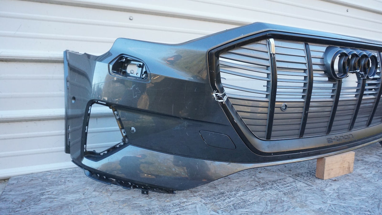 2019-2020 AUDI E-TRON FRONT BUMPER COVER PANEL W/ GRILLE 4KE807437E 19 20 OEM