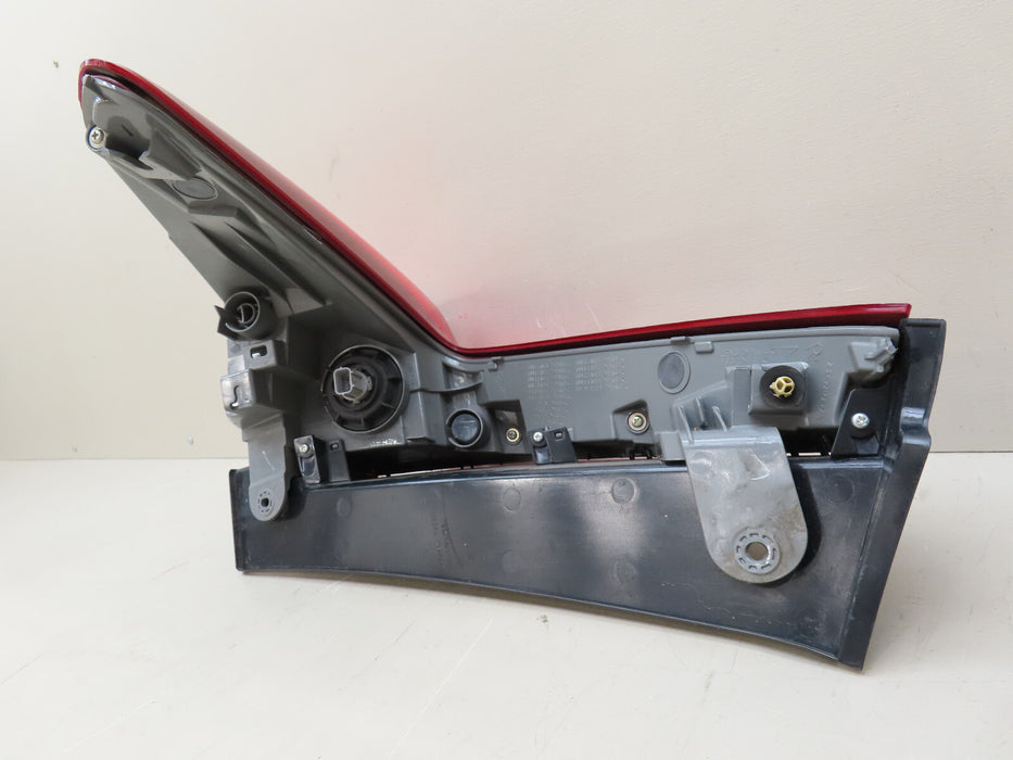 2017-2019 HONDA CRV CR-V REAR RIGHT PASSENGER SIDE TAIL LIGHT OUTER OEM
