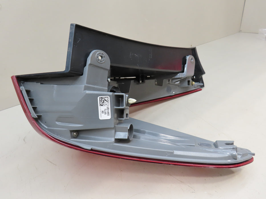 2017-2019 HONDA CRV CR-V REAR LEFT DRIVER SIDE TAIL LIGHT OUTER OEM
