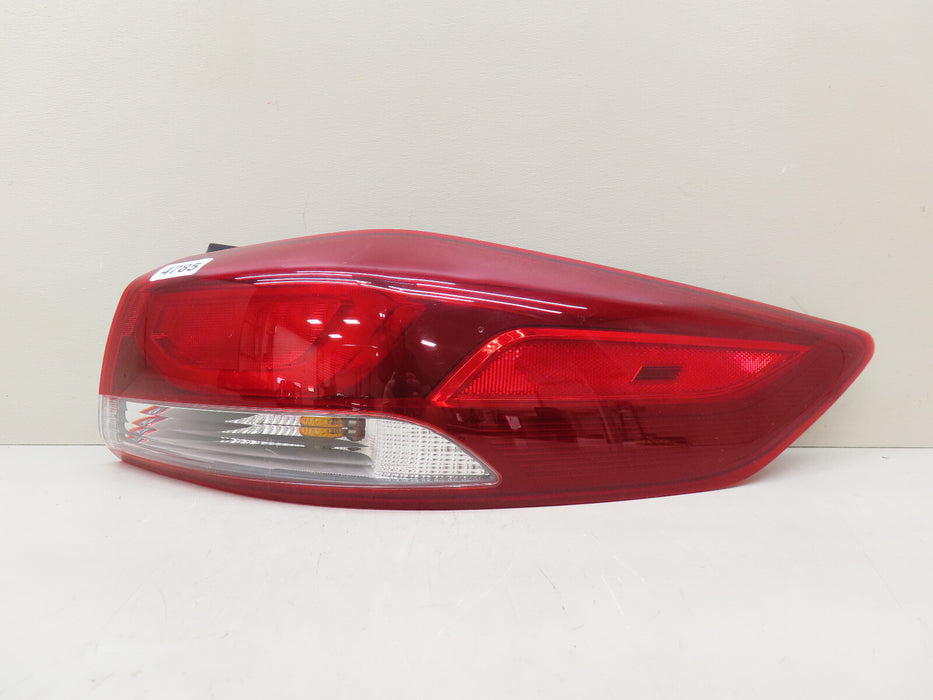 2017-2018 HYUNDAI ELANTRA REAR RIGHT PASSENGER SIDE OUTER TAIL LIGHT OEM