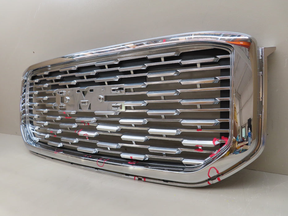 2018-2020 GMC YUKON XL DENALI FRONT UPPER BUMPER GRILLE GRILL OEM 84722260