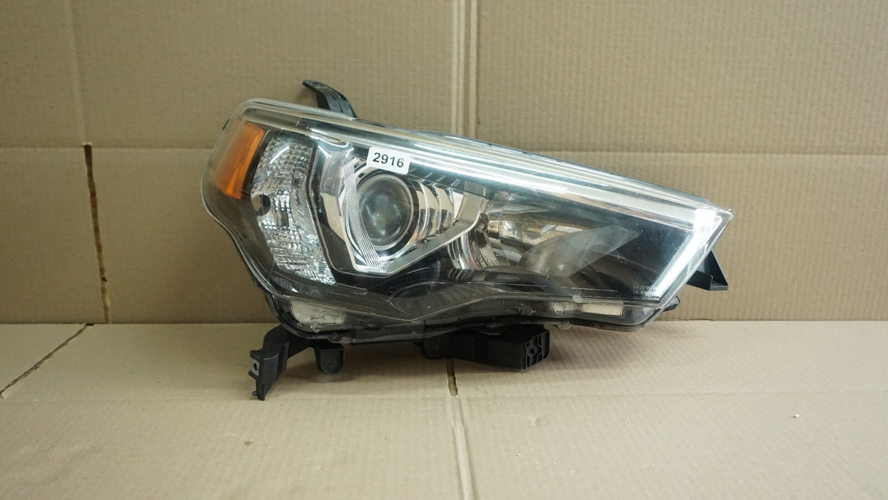 2014-2019 TOYOTA 4RUNNER RIGHT PASSENGER SIDE HEADLIGHT HALOGEN LAMP OEM