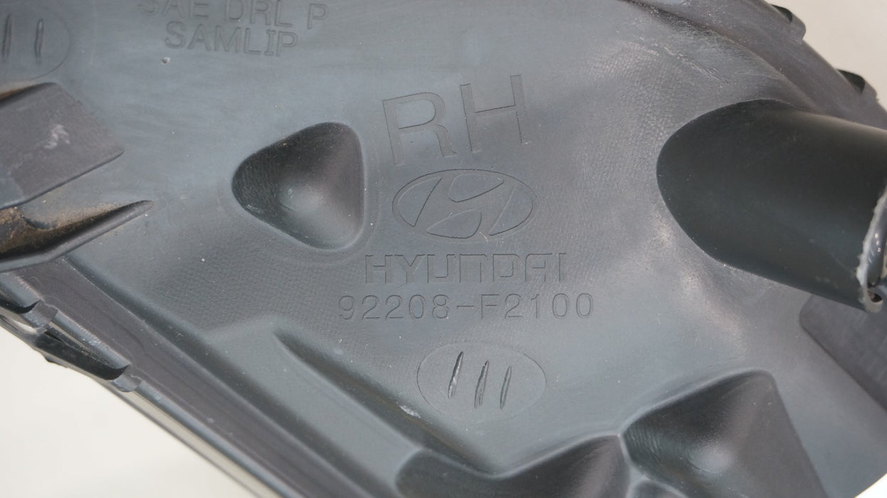 2017-2018 HYUNDAI ELANTRA FRONT RIGHT PASSENGER SIDE FOG LIGHT OEM 92208-F2100