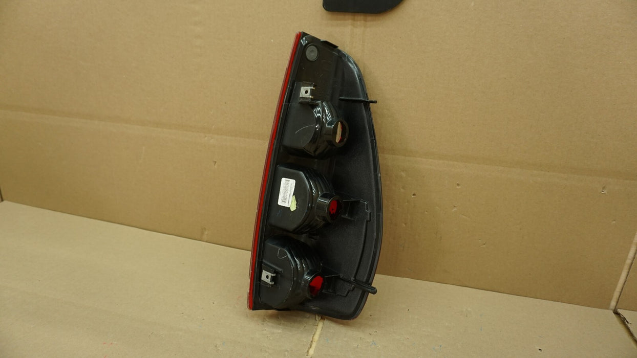 2004-2012 GMC CANYON RIGHT PASSENGER SIDE TAIL LIGHT OEM