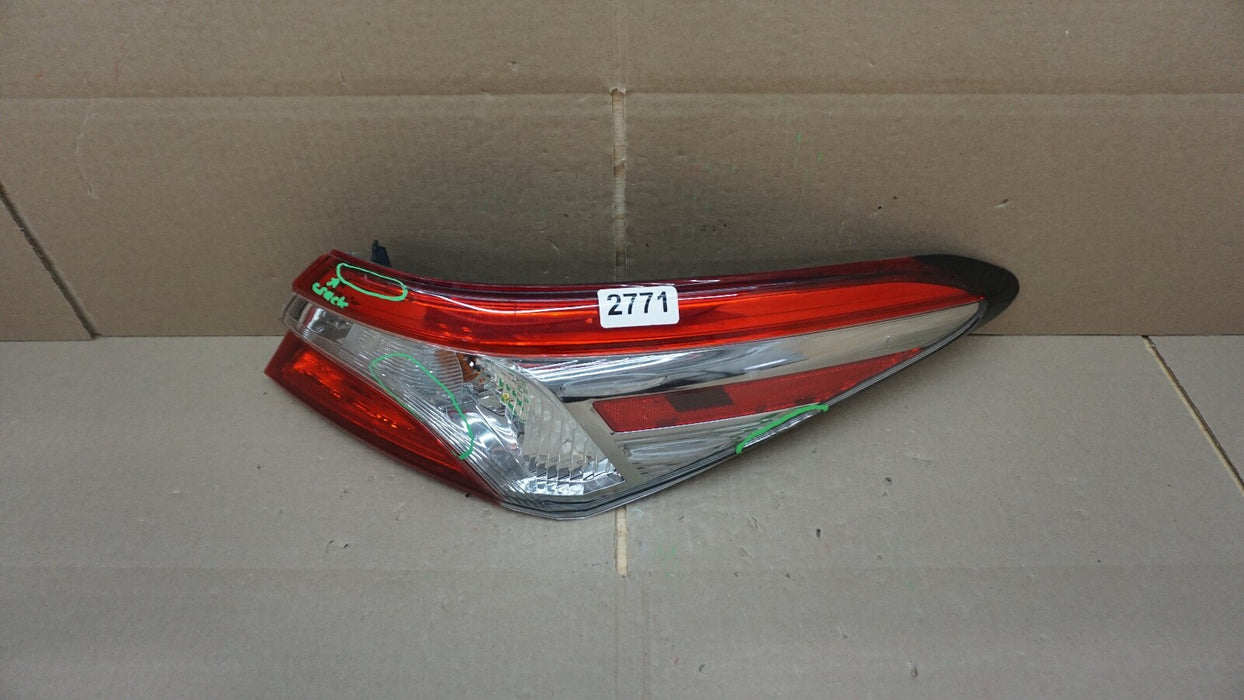 2018-2020 TOYOTA CAMRY RH RIGHT PASSENGER SIDE OUTER TAIL LIGHT OEM 18 19 20