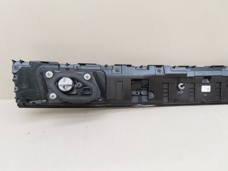 2024 HYUNDAI SONATA REAR CENTER TAIL LIGHT LAMP GARNISH OEM 92409-L1550
