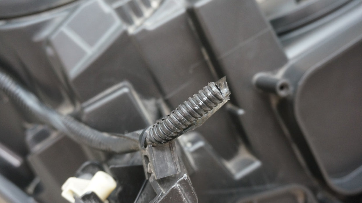 2017-2019 FORD ESCAPE FRONT LEFT DRIVER SIDE HALOGEN HEADLIGHT OEM GJ54-13W030