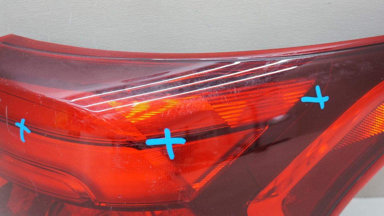 2016-2020 MITSUBISHI OUTLANDER REAR RIGHT PASSENGER SIDE OUTER TAIL LIGHT OEM