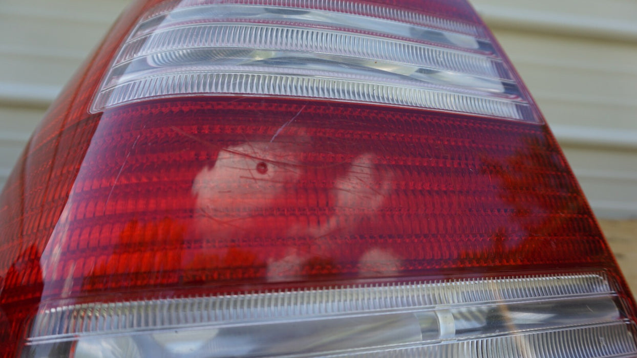 2004 2005 VW VOLKSWAGEN JETTA LEFT REAR TAILLIGHT OEM