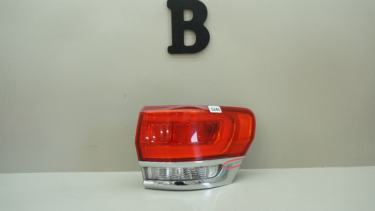 2014-2018 JEEP GRAND CHEROKEE REAR RIGHT SIDE OUTER TAIL LIGHT OEM 68110016AD