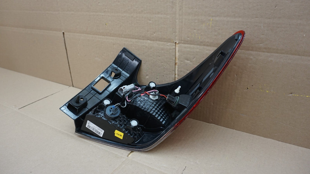 2017-2019 SUBARU CROSSTREK REAR LEFT DRIVERS SIDE TAIL LIGHT OEM 17 18 19