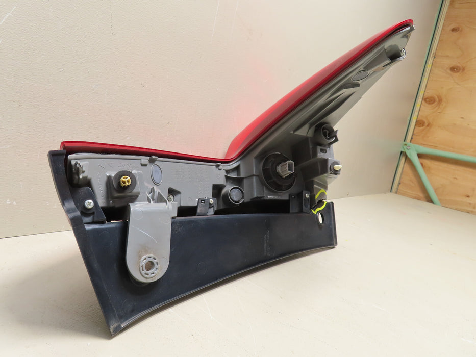2017-2019 HONDA CR-V REAR LEFT DRIVER SIDE TAIL LIGHT OUTER LED OEM