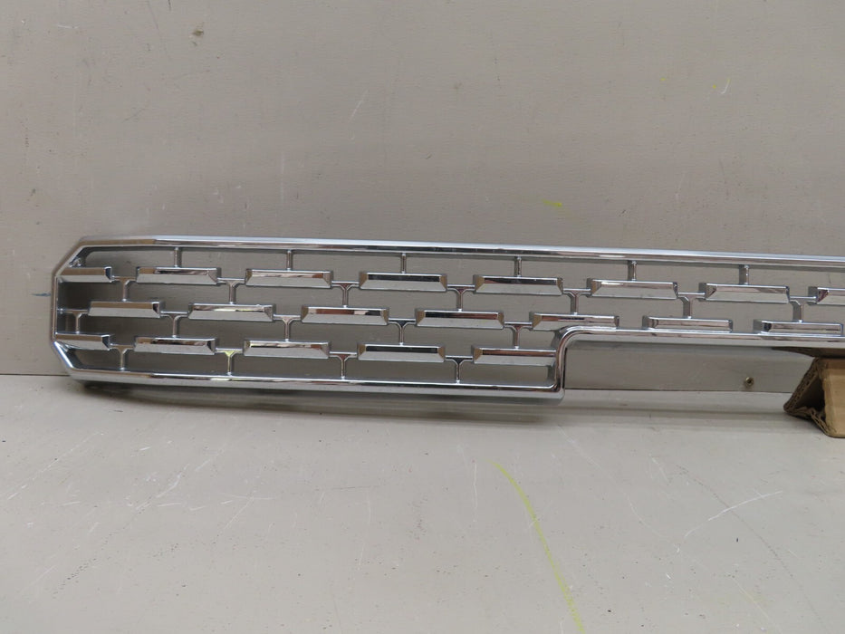 2020-2021 GMC SIERRA 3500 HD DENALI RADIATOR MIDDLE INSERT GRILLE OEM 84393049