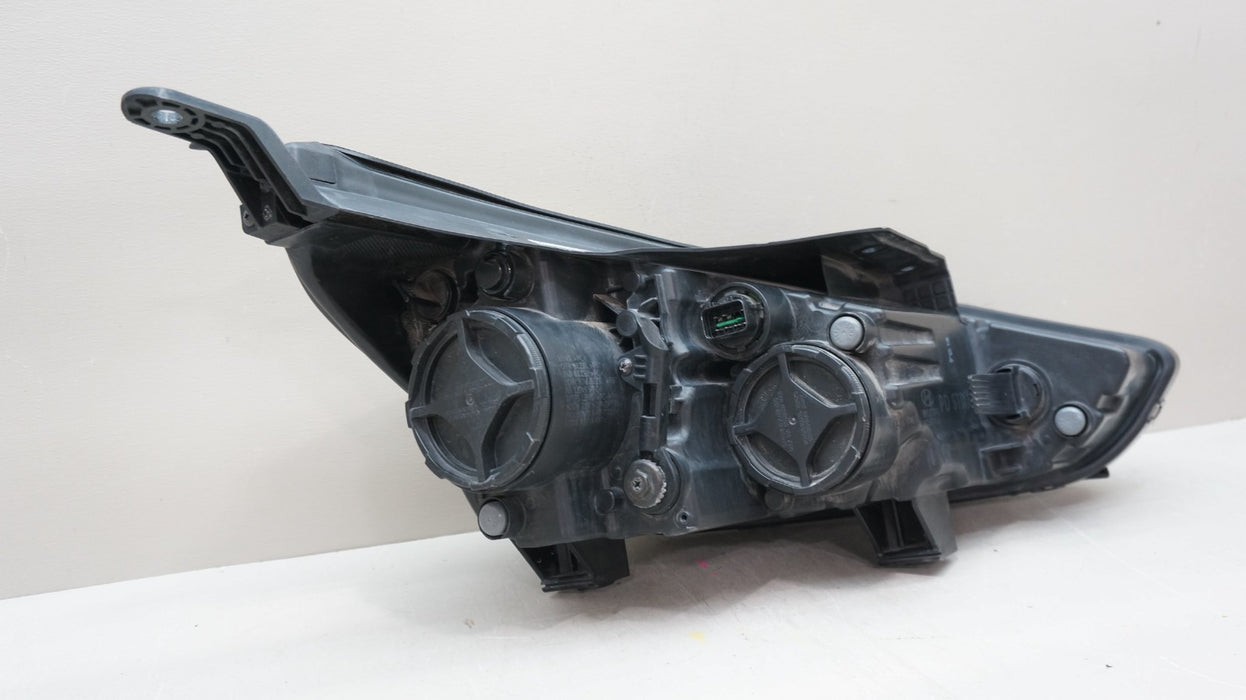 2018-2020 HYUNDAI ELANTRA GT FRONT LEFT SIDE HALOGEN HEADLIGHT OEM 92101-G30