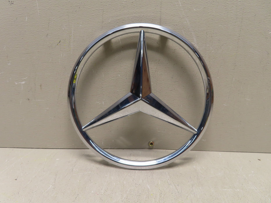2018-2020 MERCEDES-BENZ C300,E350,E450,S560 FRONT EMBLEM OEM A0008173200