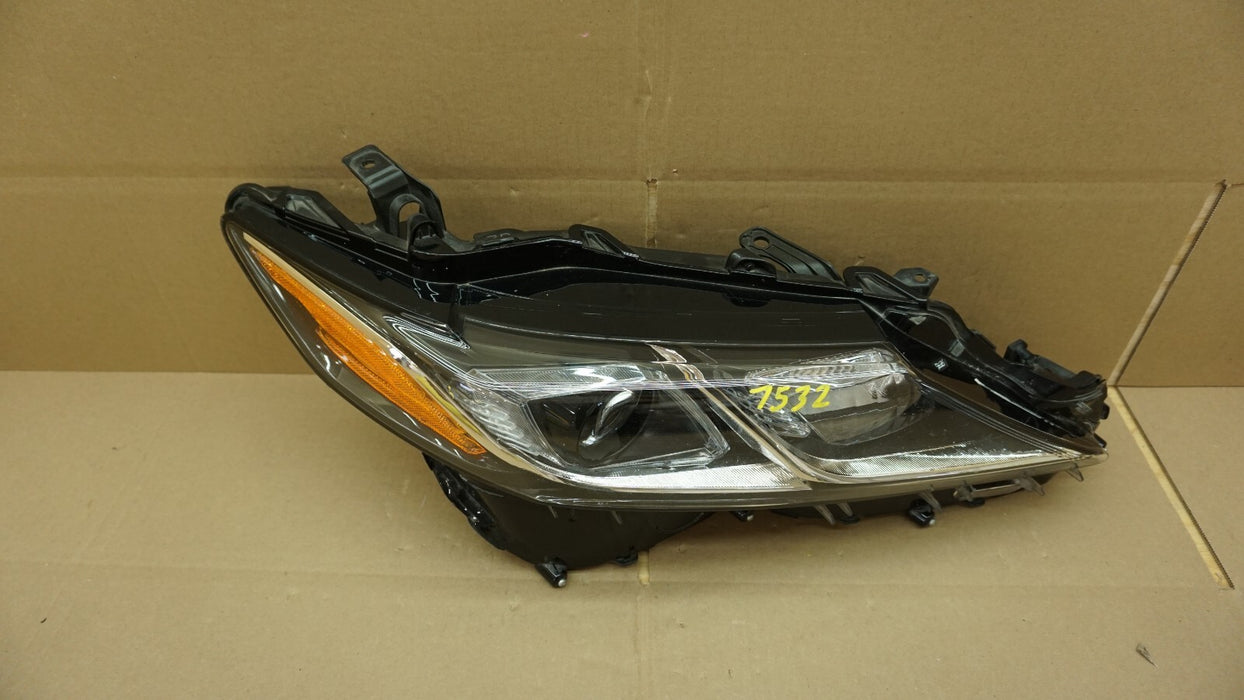 2018-2020 TOYOTA CAMRY FRONT RIGHT PASSENGER SIDE HEADLIGHT HALOGEN OEM 18 19 20