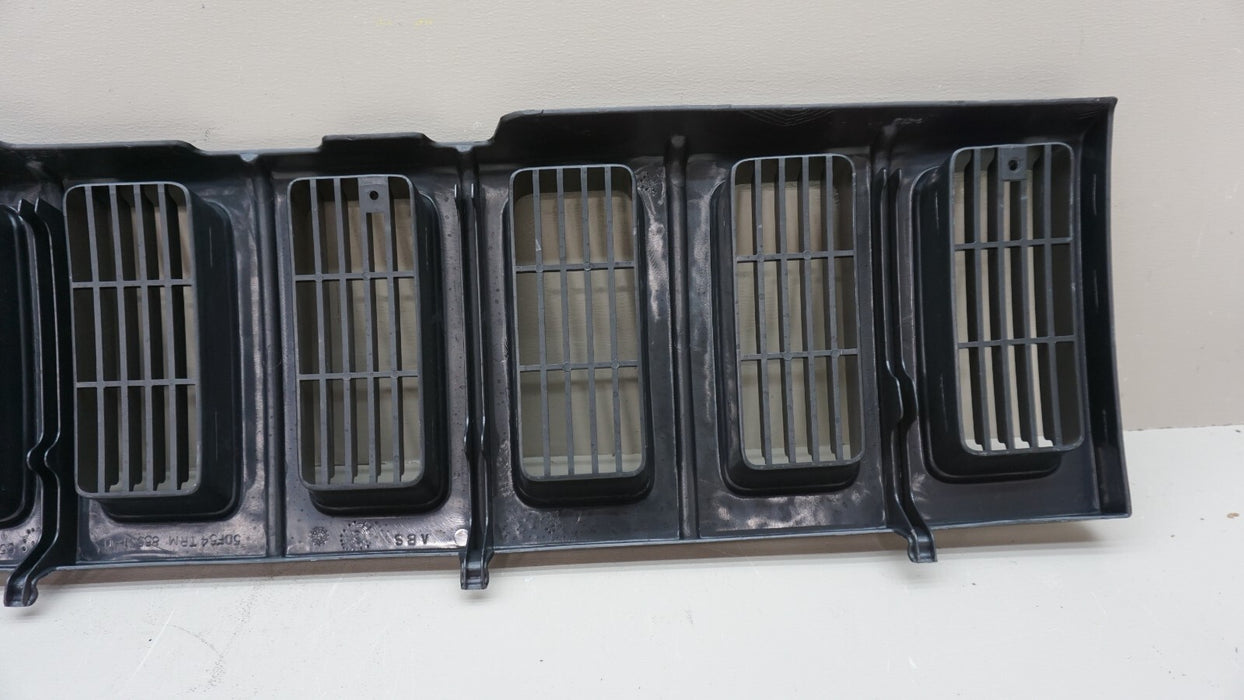 1993-1995 JEEP CHEROKEE FRONT UPPER MAIN GRILLE 5DF54TRM OEM 93 94 95