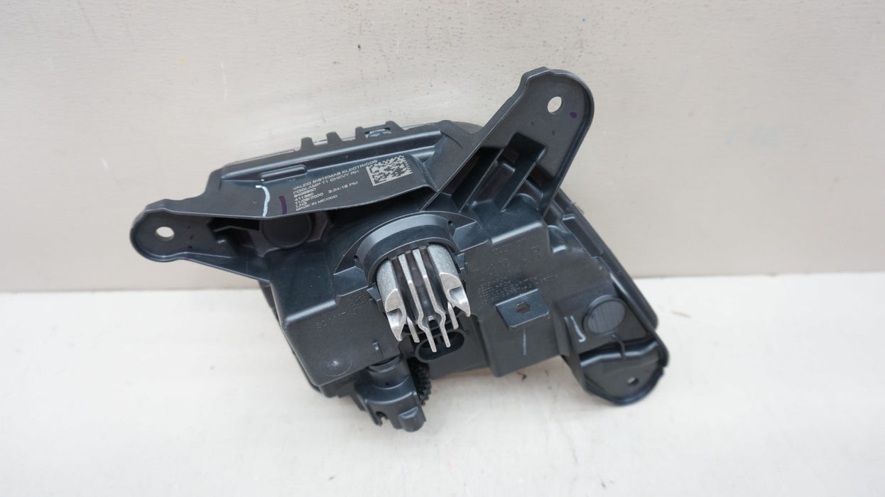 2019-2021 CHEVROLET SILVERADO 1500 FRONT RIGHT PASSENGER SIDE FOG LIGHT OEM