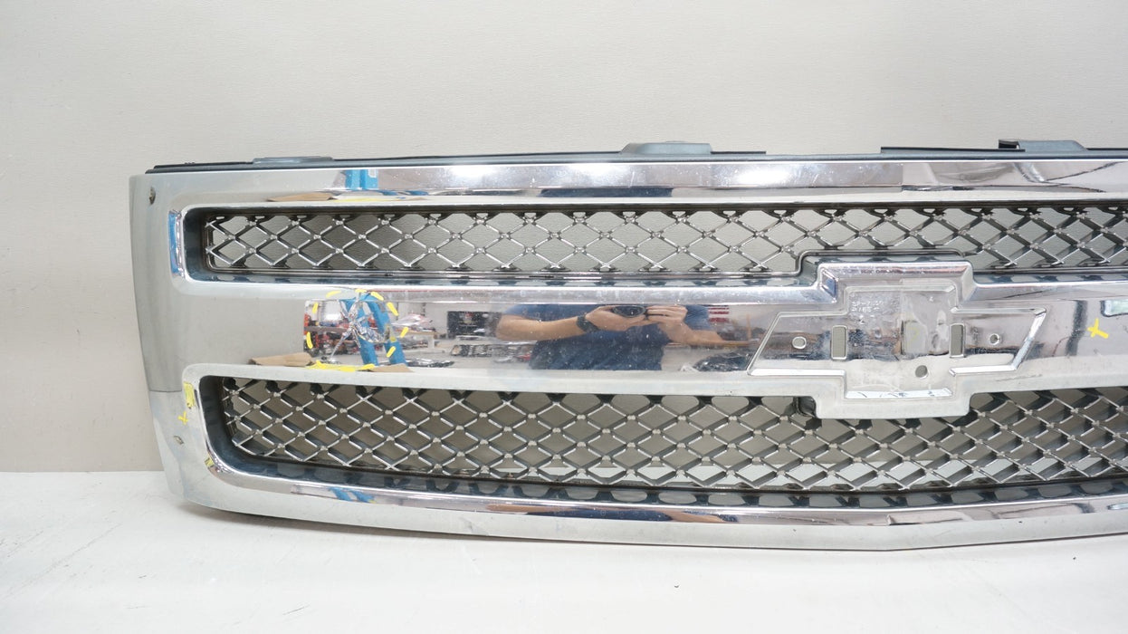 2007-2013 CHEVROLET SILVERADO 1500 FRONT BUMPER RADIATOR GRILLE OEM 15131717