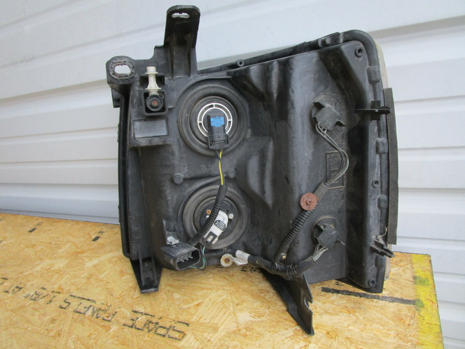 07 08 09 10 11 12 13 CHEVROLET SILVERADO RIGHT FRONT HALOGEN HEADLIGHT OEM