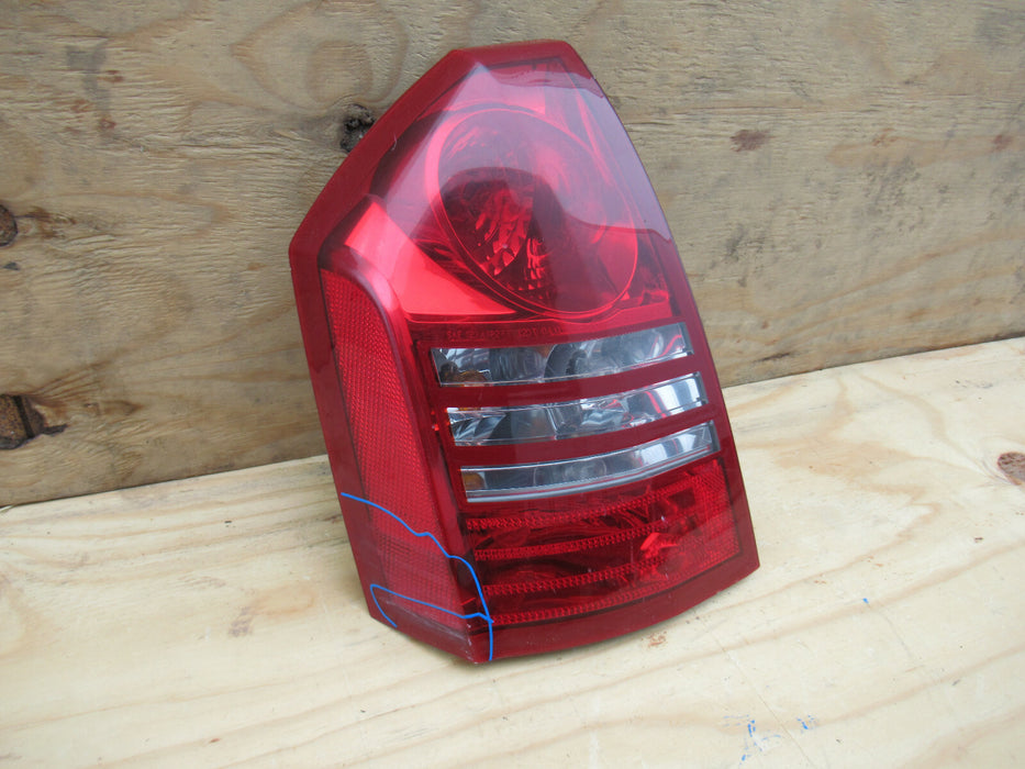 2005 2006 2007 CHRYSLER 300C LEFT REAR HALOGEN TAILLIGHT LAMP OEM