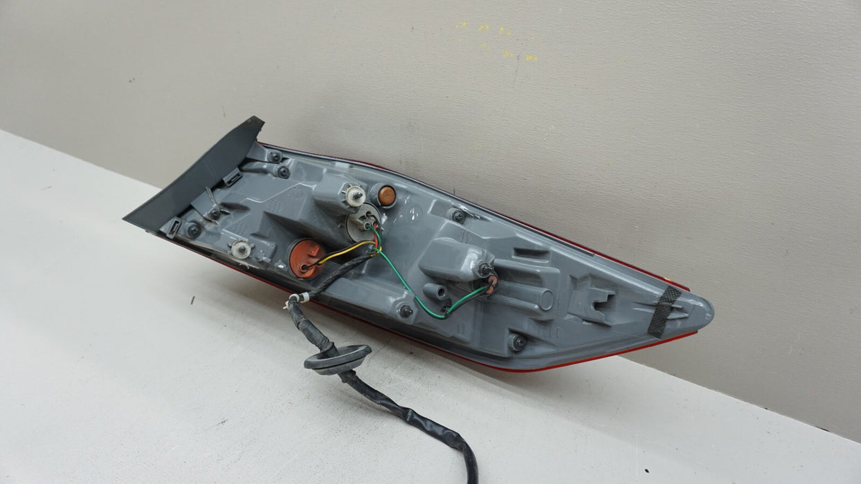 2017-2018 HYUNDAI ELANTRA REAR LEFT DRIVERS TAIL LIGHT 92401-F30 OEM 17 18