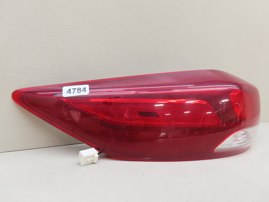 2017-2018 HYUNDAI ELANTRA REAR LEFT DRIVER SIDE OUTER TAIL LIGHT OEM 92401-F20